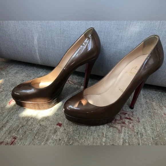 LOUBOUTIN GOLD BIANCA PUMPS 39.5 STILETTO PLATFORM ~US 8.5-9 BEIGE BRONZE